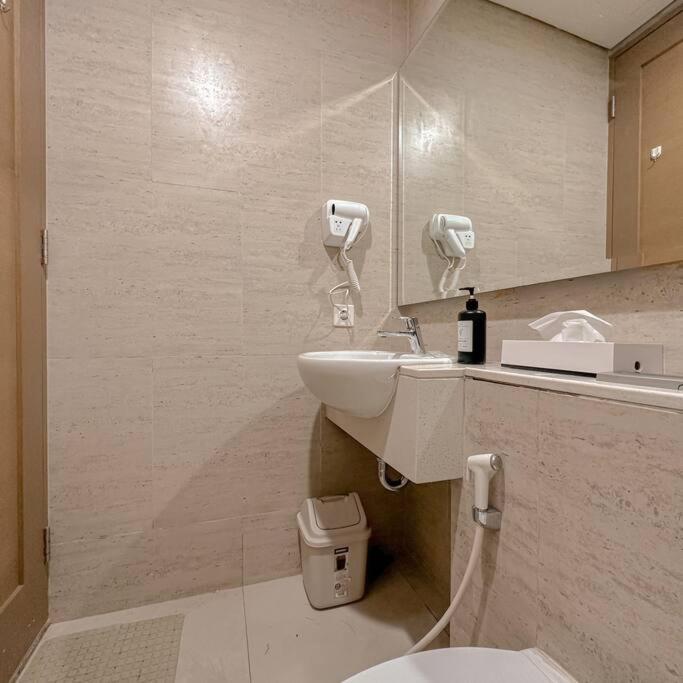 Studio, West Oasis, Netflix, Pool, Mall अपार्टमेंट Jakarta